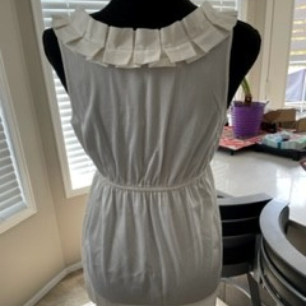BCBG white PS Top with collar detail - Picture 3 of 10